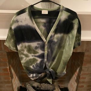 Dee Elly Button Down Tie Dye Green & Black Shirt size Medium w/tie front